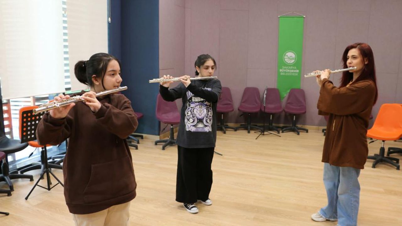 SGM’de çocuklar yan flüt derslerinde keyifli anlar yaşıyor