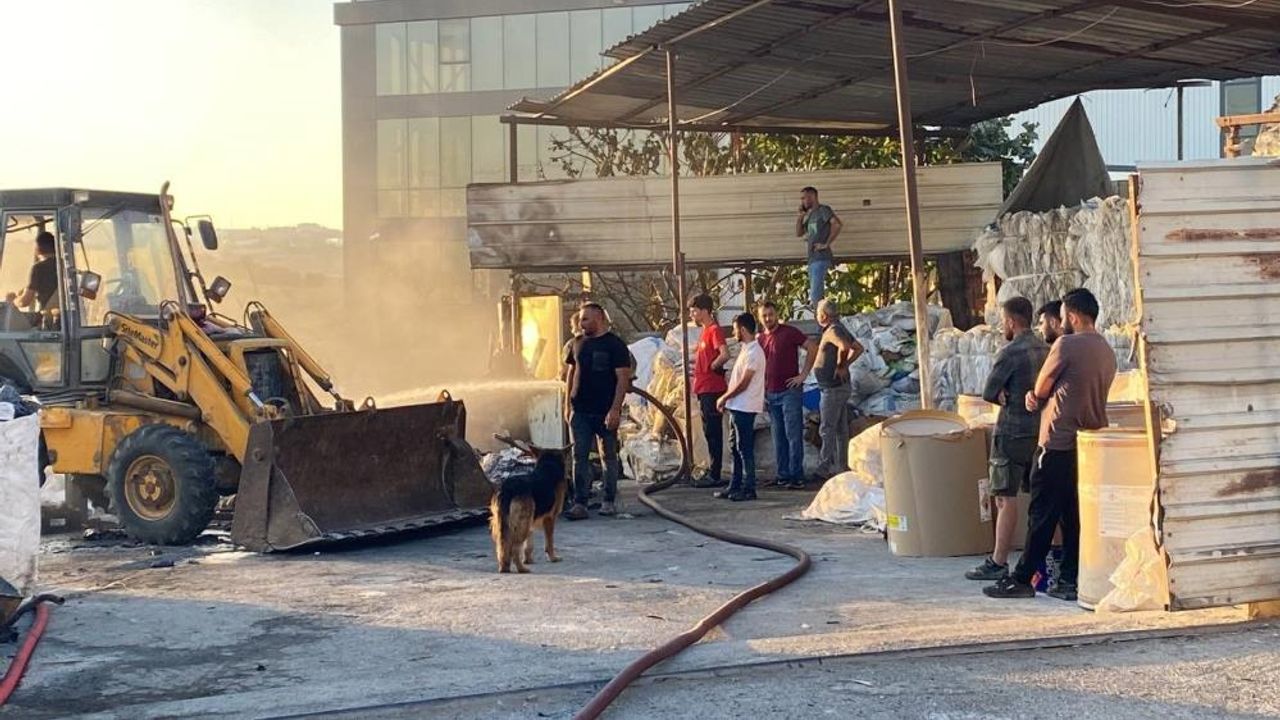 Kocaeli'de geri dönüşüm tesisinde yangın