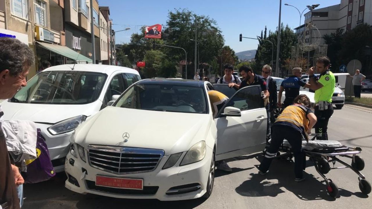 MHP Genel Başkan Yardımcısı Yönter'in koruma aracı kaza yaptı