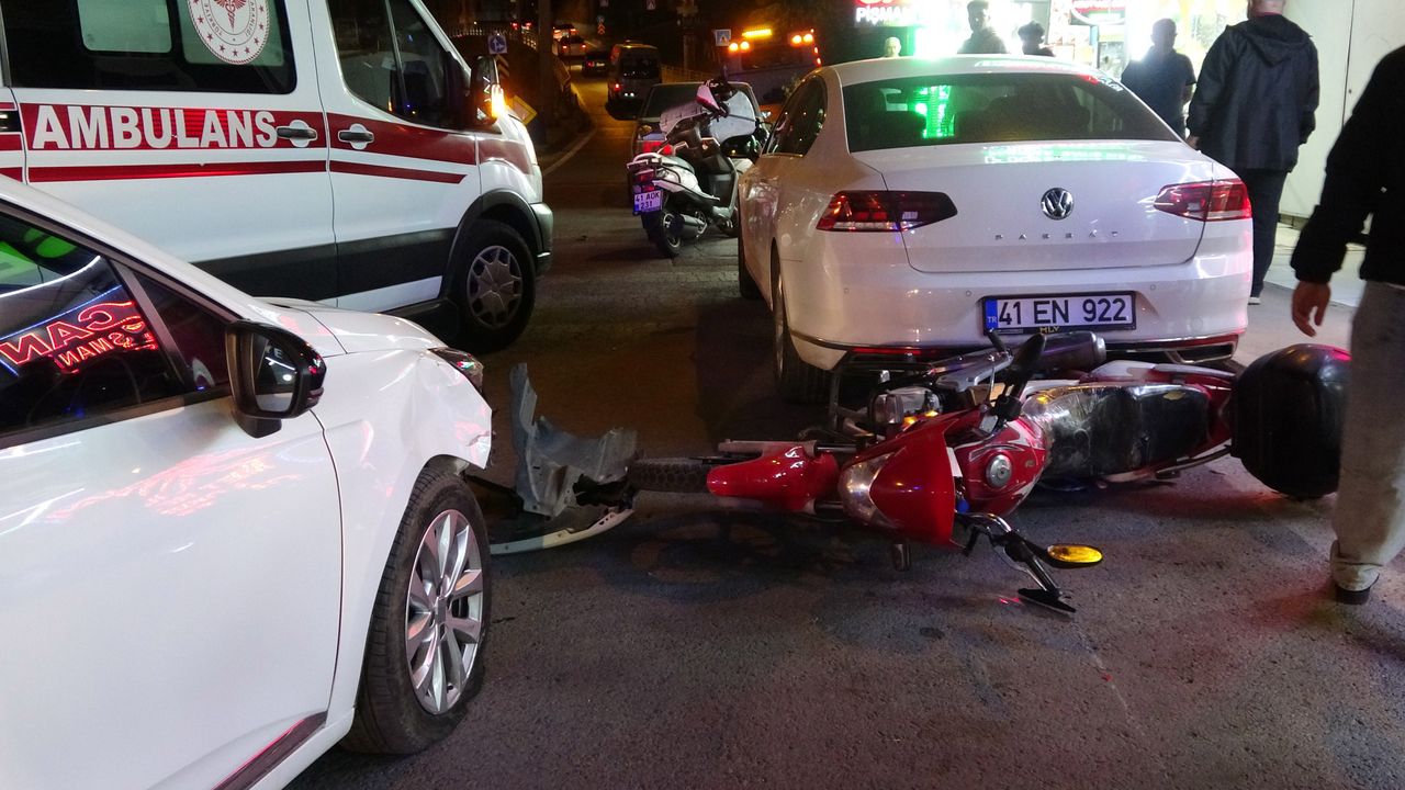Otomobille motosiklet çarpıştı, baba ve kızı yaralandı