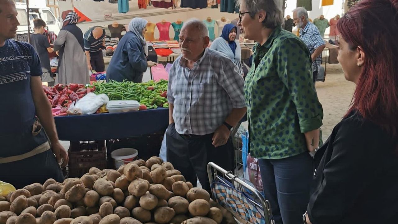 CHP'li Taşkent Taraklı'da pazarı gezdi