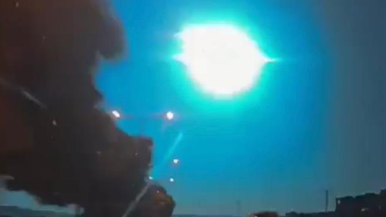 ​​​​​​​Gökyüzünde heyecanlandıran görüntü: Meteor düştü iddiası