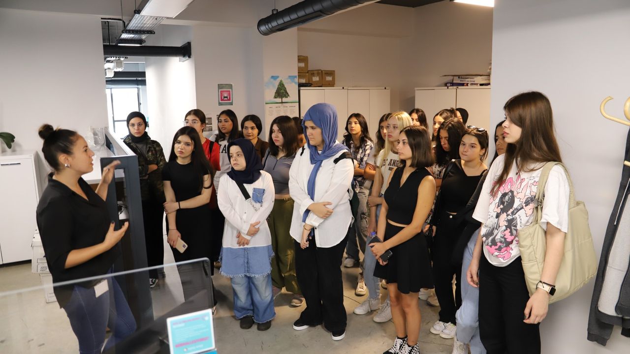 SEDAŞ'ın Next projesinde öğrenciler elektrik perakende şirketini ziyaret etti