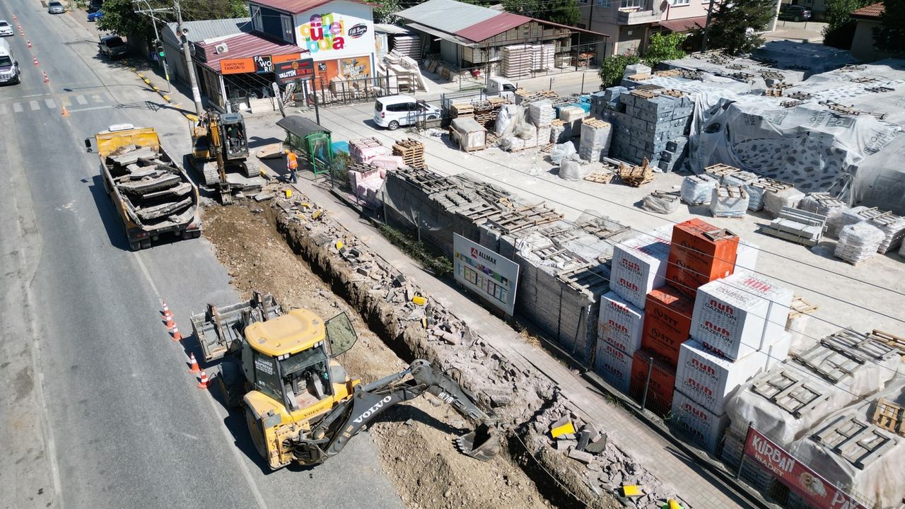 Akyazı’nın altyapısı Büyükşehir Belediyesi’nin çalışmaları ile güçleniyor