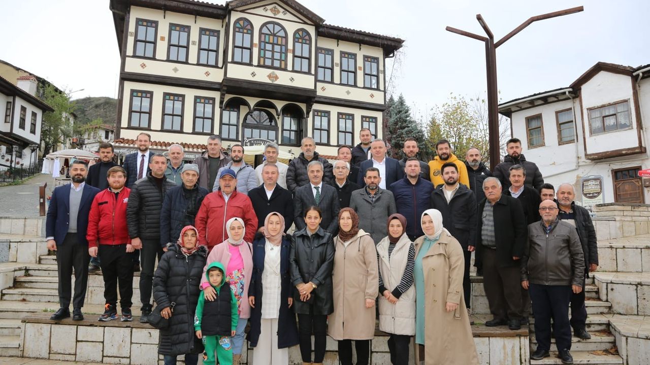 Alemdar AK Parti Taraklı İlçe Teşkilatını ziyaret etti