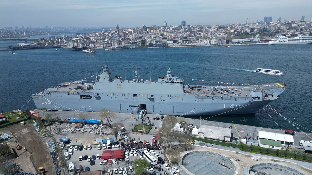 Dünyanın ilk SİHA gemisi TCG Anadolu'yu 4 bin 445 kişi ziyaret etti