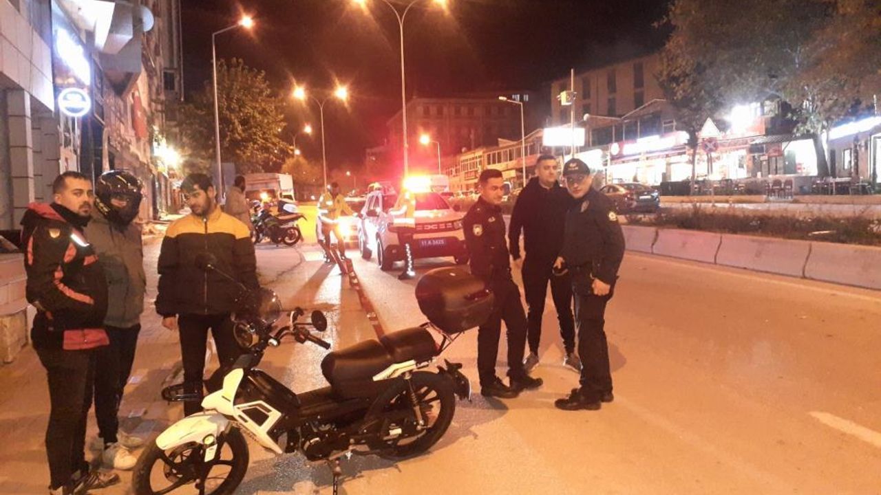 Bilecik'te motosiklet ile otomobil çarpıştı: 1 kişi yaralandı