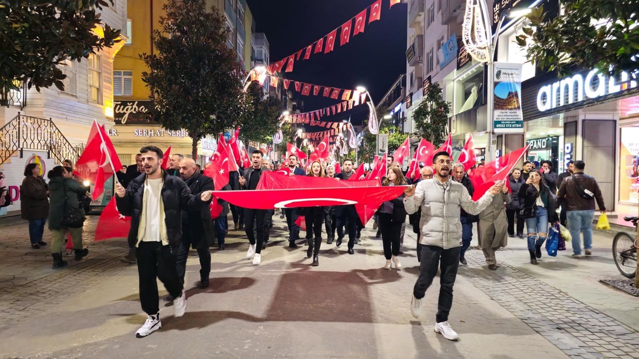 İYİ Parti'den Sakarya'da şehitler için yürüyüş