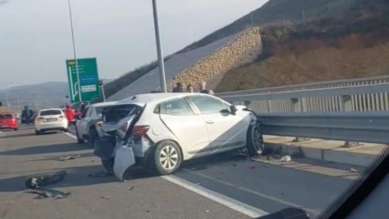 Kuzey Marmara Otoyolu'nda 8 araç zincirleme kazaya karıştı: 4 yaralı