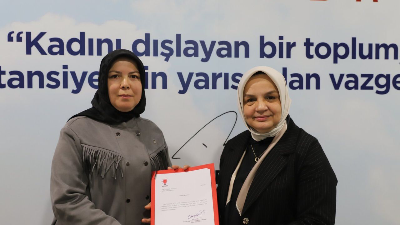 AK Parti Akyazı Kadın Kolları Başkanlığı'na Emine Kır atandı