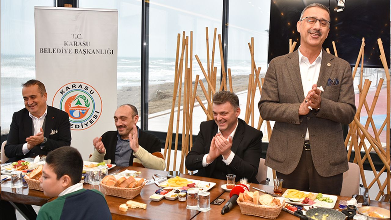Milletvekili Bayraktar, Karasu'da engelli vatandaşlarla kahvaltı programında buluştu