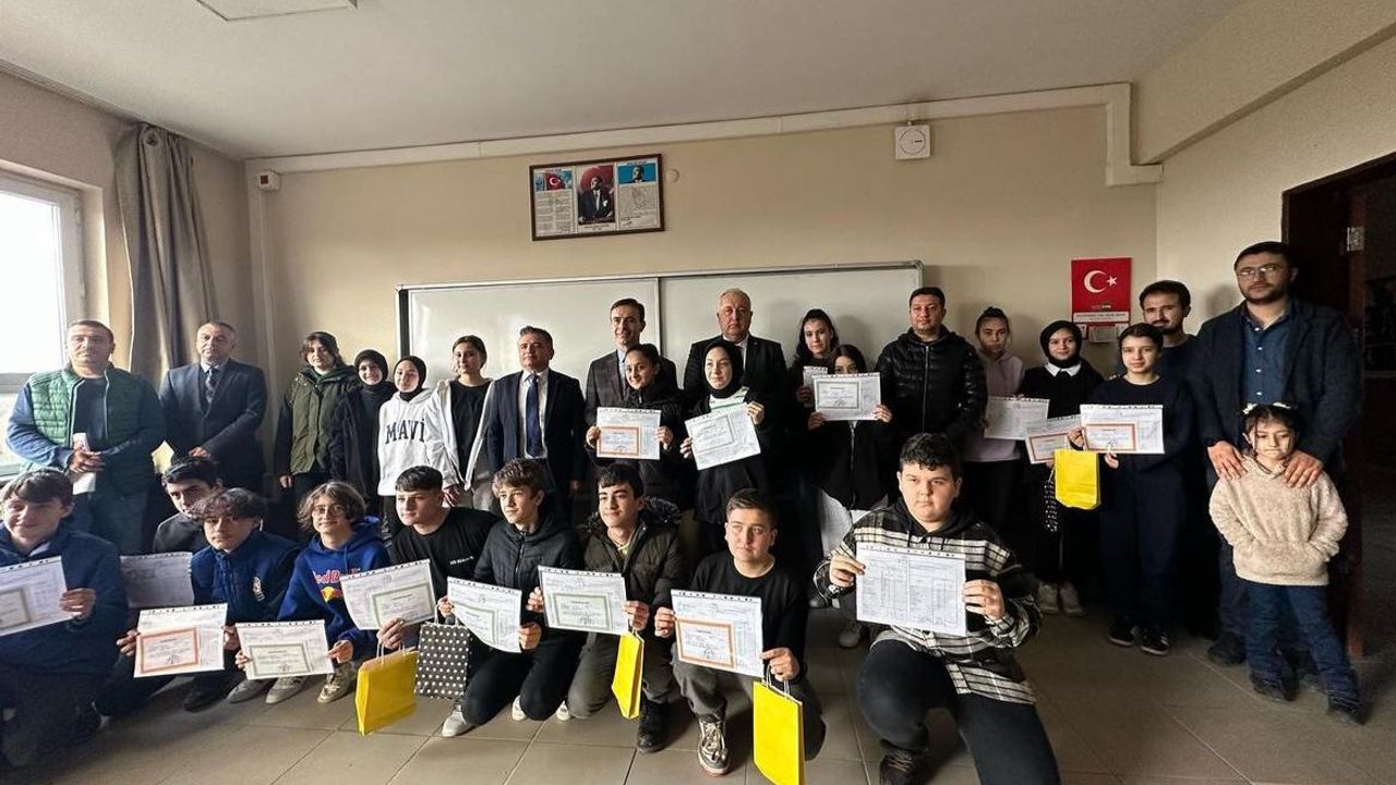 Başkan Özten'den öğrencilere karne hediyesi