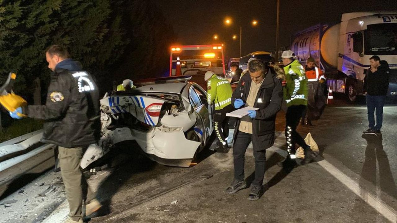 TEM Otoyolu'nda kovalamaca kazayla bitti: 14 göçmen, 4 polis yaralı