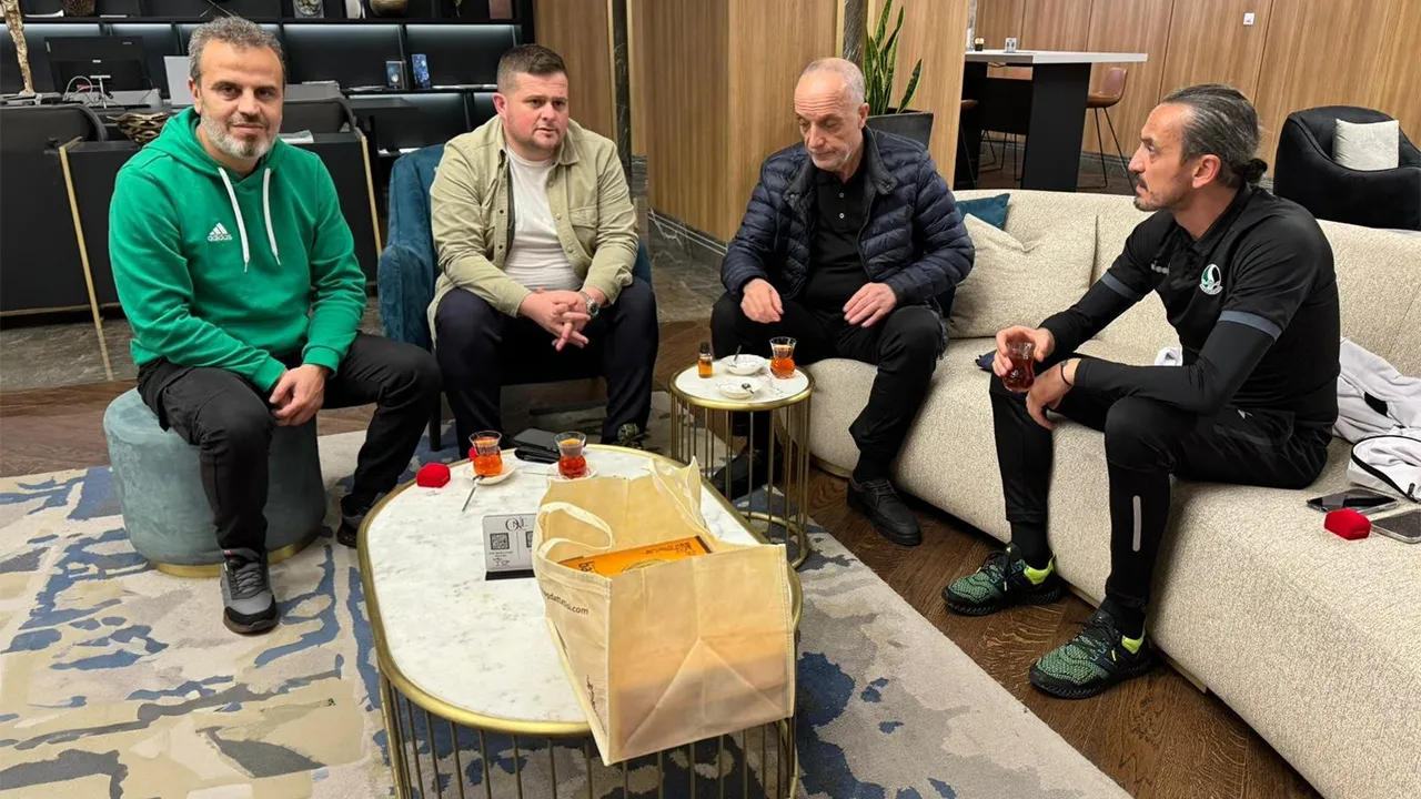 Ergün Atalay'dan Sakaryaspor'a sürpriz ziyaret