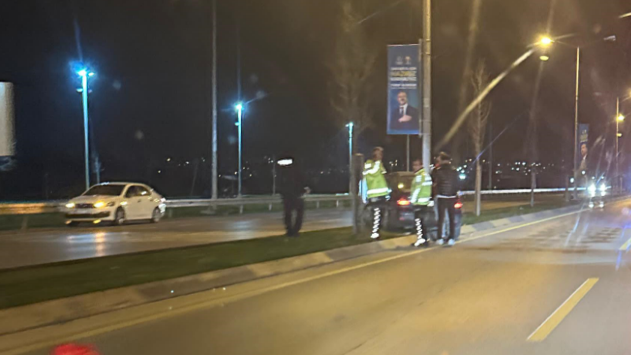 Yenikent yolunda kaza: Sürücü şok geçirdi