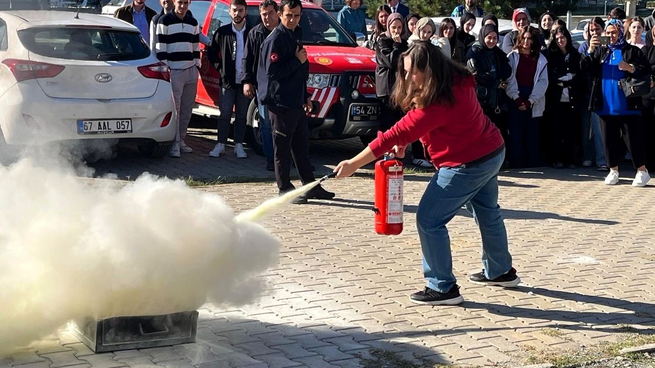 Ferizli MYO’da yangın tatbikatı yapıldı