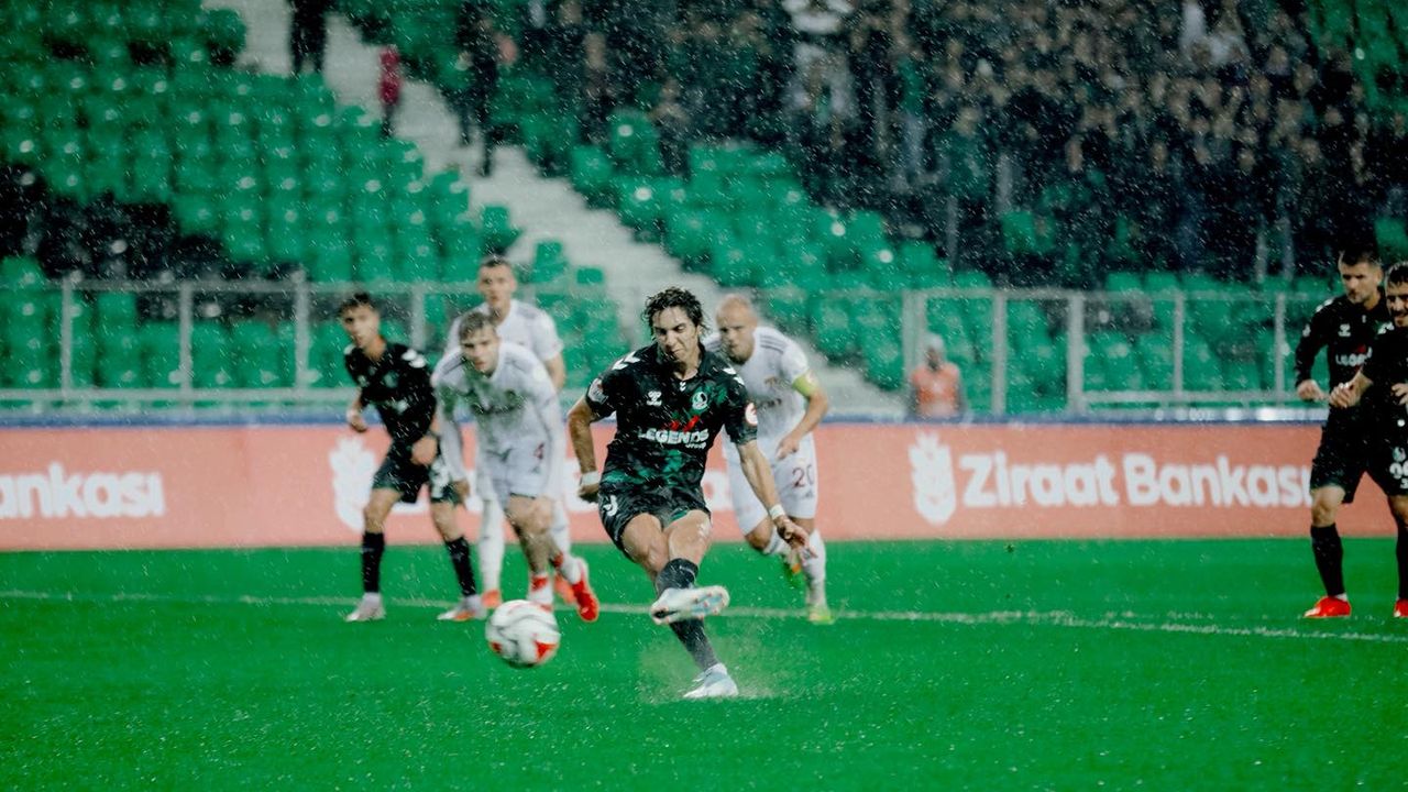 Sakaryaspor-İnegölspor maçından fotoğraflar