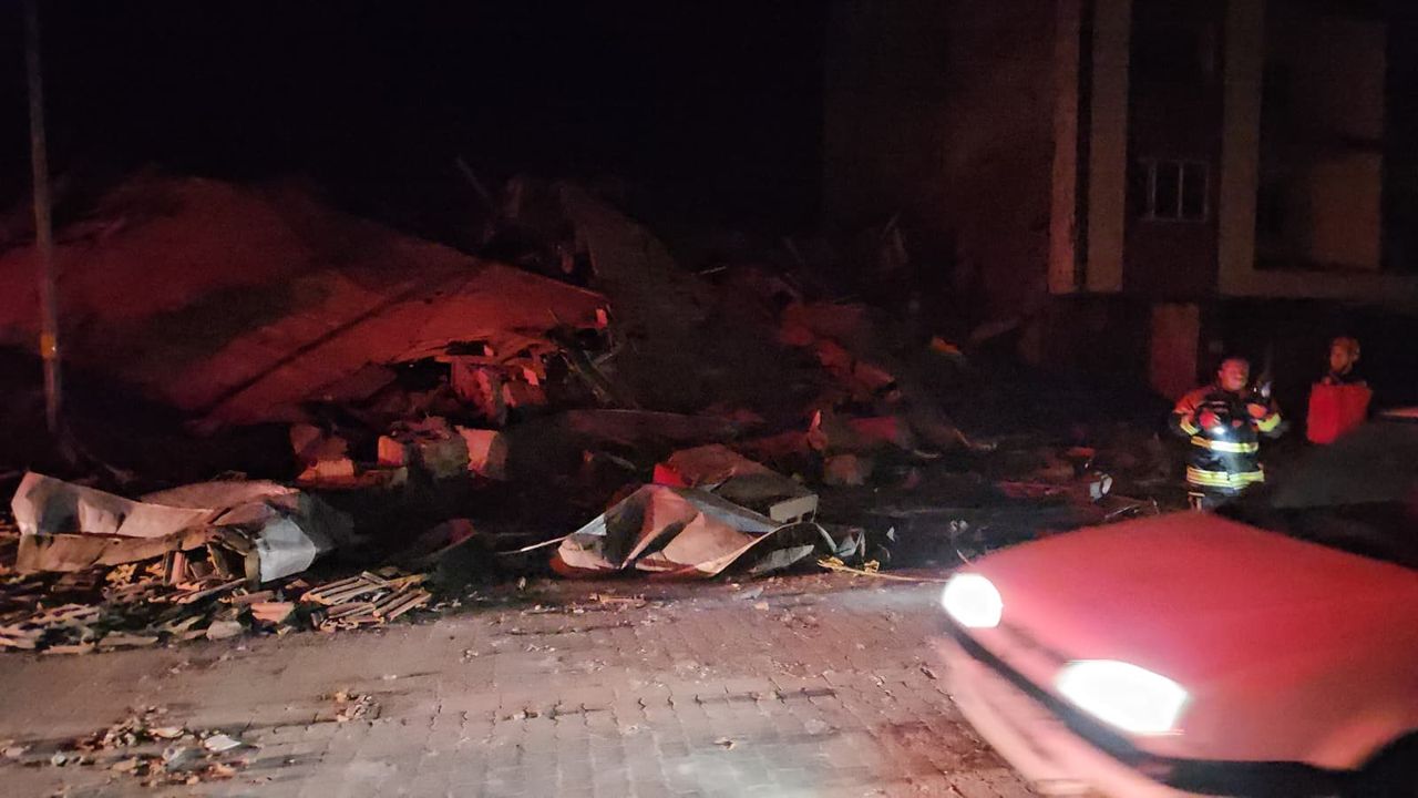 Sakarya'da hissedilmişti; Depremde üç bina yıkıldı