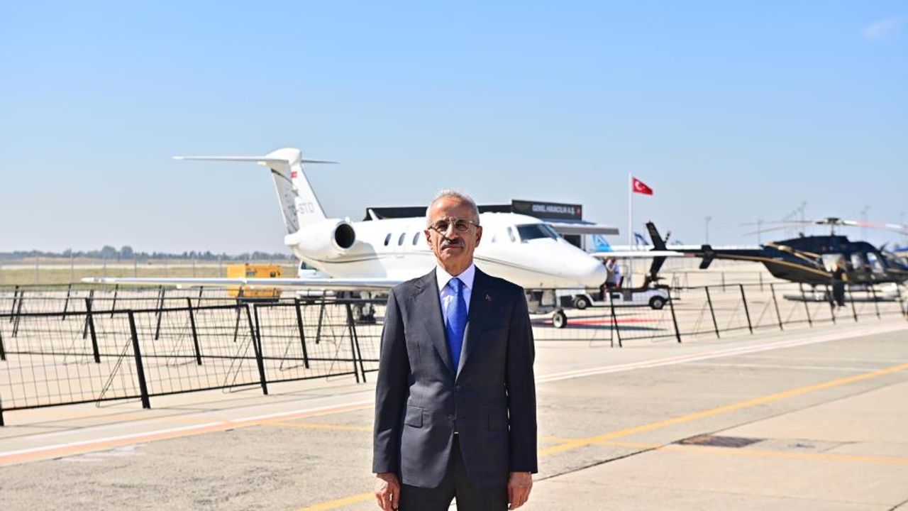 Bakan Uraloğlu: "12 ilde 14 hava kampüsümüz ile sportif ve amatör havacılığa destek vermeye devam edeceğiz"