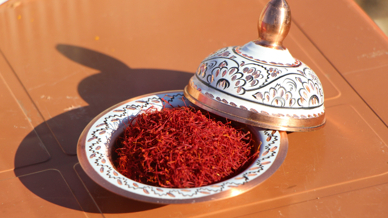 Bu baharatın gramı 500 lira