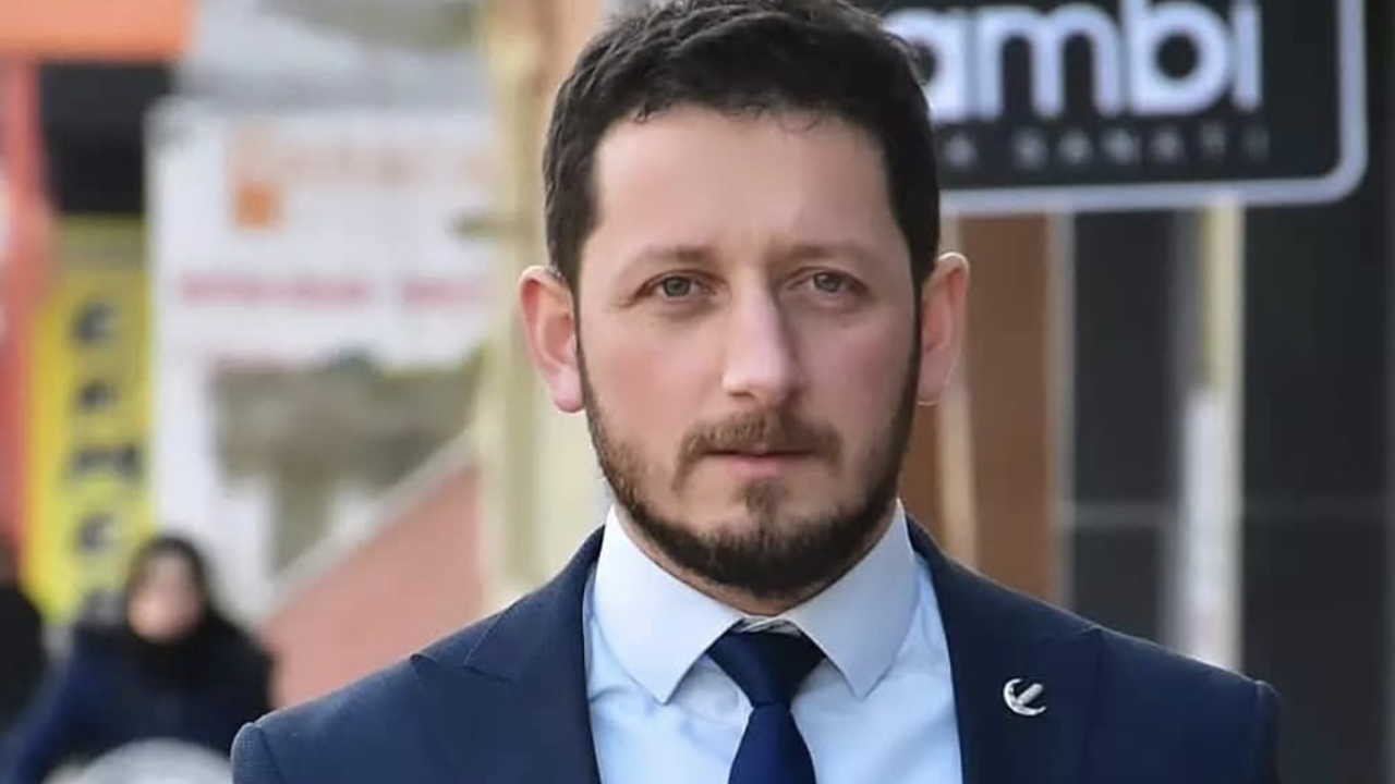 Meclis üyesinin istifası istendi