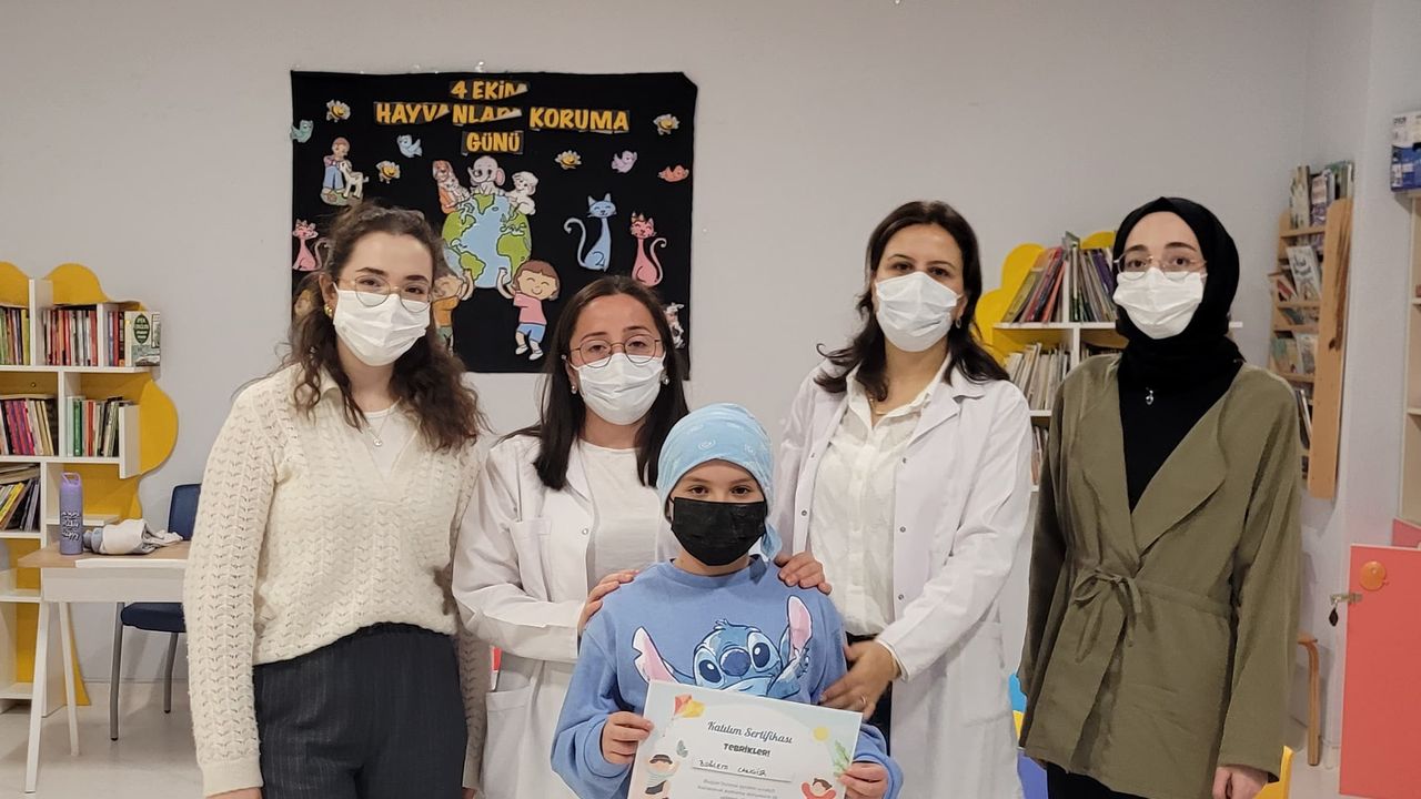 SAÜ gönüllüleri Onkoloji servisinde çocuklara umut oluyor