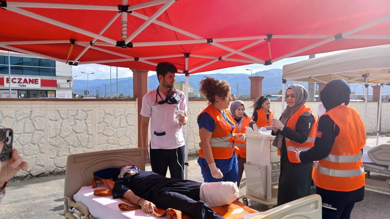 Akyazı'da gerçeği aratmayan deprem tatbikatı