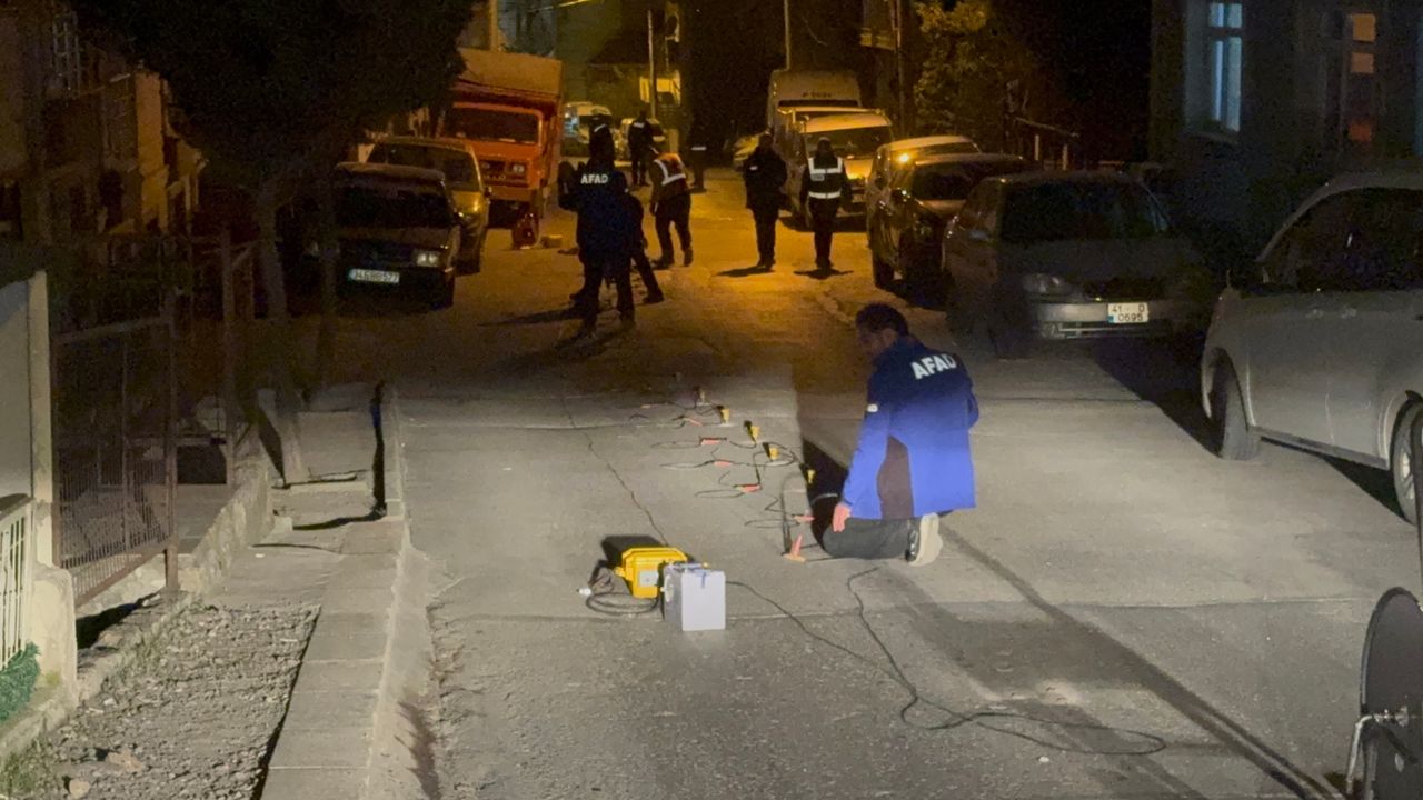 7 katlı binanın çökmesinin ardından zeminin tomografisi çekiliyor