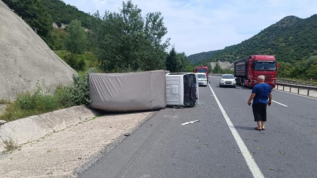 Bilecik'te kamyonetin devrildiği kazada 1 kişi yar