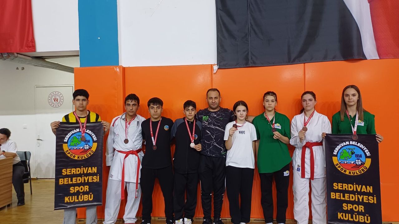 Serdivanlı karatecilerden tarihi başarı
