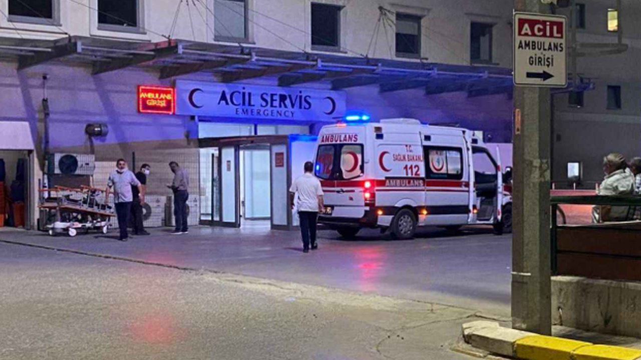 Yüktekten düşen genç hastaneye kaldırıldı