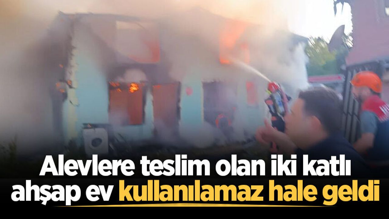 Alevlere teslim olan iki katlı ahşap ev kullanılamaz hale ge