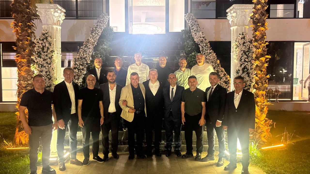 Serdivan Gölpark'ta yılın düğünü: Gül ve Emirhan dünyaevine 