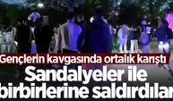 Gençlerin kavgasında ortalık karıştı: Sandalyeler ile birbirlerine saldırdılar