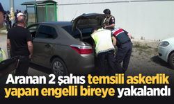 Aranan 2 şahıs temsili askerlik yapan engelli bireye yakalandı
