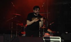 Ekin Uzunlar'dan hayranlarına unutulmaz bir konser