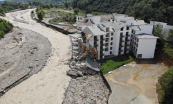 3 ay sonra açılışı yapılacak olan otel sel sularında yıkıldı