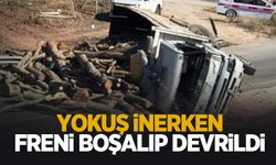 İznik yolunda tomruk yüklü kamyon devrildi