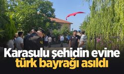 Karasulu şehidin evine Türk bayrağı asıldı