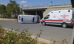 Hasta almaya giden ambulans kaza yaptı