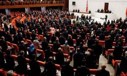 CHP, başörtüsüyle ilgili 3 maddelik kanun teklifini Meclis Başkanlığı'na sundu