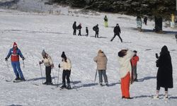 Kar sürprizi yaşanmıştı...Yarı yıl tatiliyle Uludağ'da pistler doldu