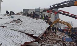 Depremde Kahramanmaraş'ta birçok bina yıkıldı, kurtarma çalışmaları sürüyor