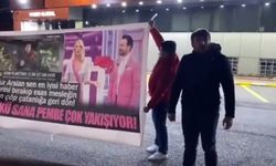 Sakaryalılar, pankart açarak Uğur Arslan'a tepki gösterdi