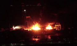  İskenderun’da limanda deprem sonrası başlayan yangın devam ediyor