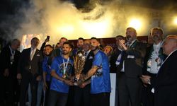 Çaykur Rizespor, 1. Lig kupasını kaldırdı