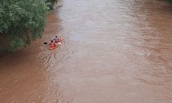 ESDAG üyeleri debisi yükselen Sakarya Nehri’nde kano yaptı
