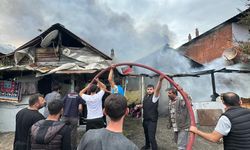 Düzce’de korkutan yangın: 2 ev tamamen 5 ev ise kısmen yandı