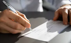 Araç satan kişileri "ikiz çekle" dolandırmışlar