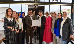 Başkan Sarı Şeyler kitabının tanıtım ve imza gününe katıldı